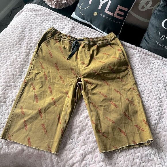 Printed Khaki Shorts! - Picture 2 of 4